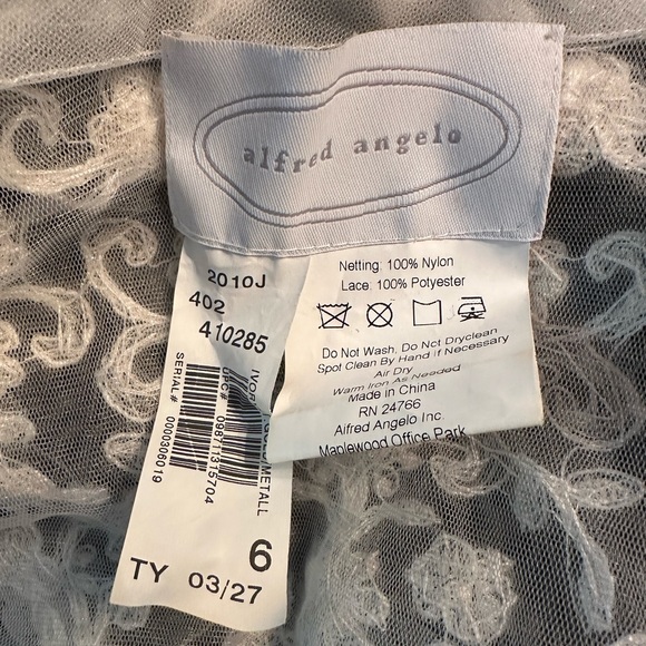 Alfred Angelo wedding dress - Picture 7 of 12